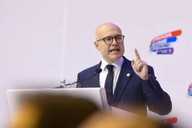 "ĐILAS PUŠTA SVOJE DVORSKE LUDE POPUT ALEKSIĆA!" Vučević nikad oštriji: Šta će policija u Skupštini? Pa da vi ne biste spalili Skupštinu!