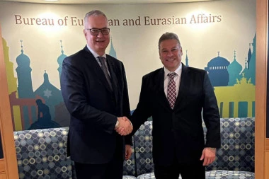 NEFORMALNI SUSRET ŠUTANOVCA I ESKOBARA: Odnosi Srbije i SAD dobri, biće još bolji