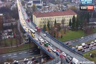 SAOBRAĆAJNO LUDILO U BEOGRADU! Od vozila nema igla gde da padne, kolone gde god krenete! (FOTO)