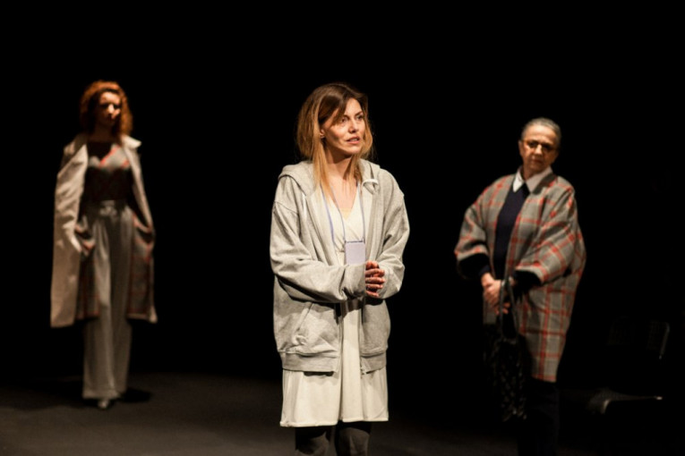 Mama predstava Atelje 212