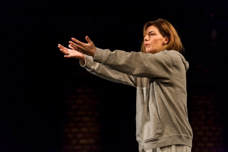 Mama predstava Atelje 212