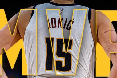 TUKU GA NEMILOSRDNO, ALI NE POMAŽE! Jokić POSLE SVAKOG MEČA izgeda kao da je BIO U RATU! (VIDEO)