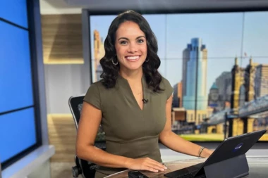 VODITELJKA VESTI UŽIVO U PROGRAMU PRIZNALA DA VOLI ŽENE: Direktno se obratila u kameru, gledaoci u šoku (VIDEO)