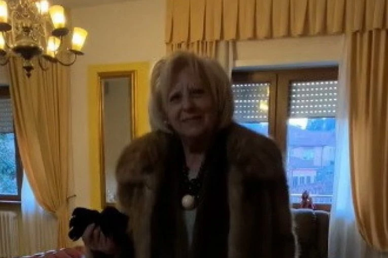 BAKA SE SKOCKALA ZA ODLAZAK NA PIJACU: Ljudima na mrežama pale vilice kad su videli ovu vremešnu damu! (VIDEO)