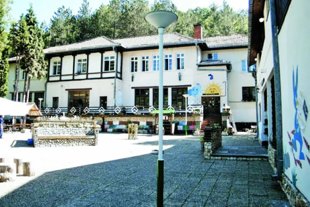 NA TARU BESPLATNO IDE 100 DECE S KOSMETA: Zimski aranžman za mališane iz južne pokrajine