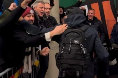 GROBARI U TRANSU! Evo kako su Partizanovi igrači ISPRAĆENI iz Kaunasa! Grmljavina ispred AUTOBUSA! (VIDEO)