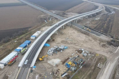 Zvanično puštanje u saobraćaj nadvožnjaka na km 98+149 brze pruge Beograd -Budimpešta