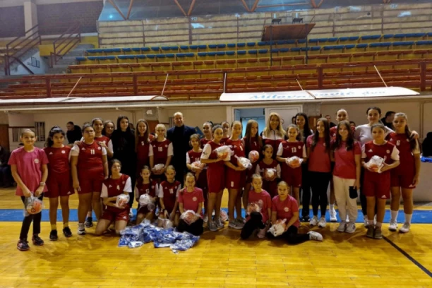 SPORTSKI SAVEZ SRBIJE PONOVO OBRADOVAO NAJMLAĐE! Pomoć za decu iz Prijepolja i Priboja!