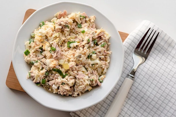 POSNI RUČAK SA TUNJEVINOM: Gotov je za svega SEDAM minuta, a ono što je idealno - PREJEFTIN je!