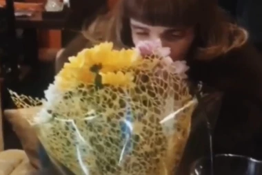 KRISTINA JE GODINAMA JELA JEDNU JABUKU DNEVNO: Ono što se desilo njenom licu i telu OSTAVIĆE VAS ZALEĐENE U MESTU - slike pre i posle su JEZIVE (FOTO)