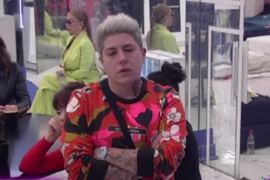 MATOROJ NARUŠENO ZDRAVLJE, OVO KRIJE OD ANITE: Kuka na sav glas, ne može da pomogne sebi!