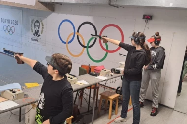 DEVOJČICE IMAJU NAMEŠTENIJU RUKU I OKO: Streljaštvo idealan sport da se deca rano sklone sa ulice
