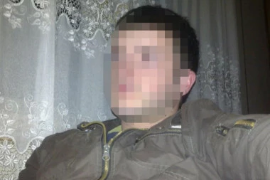 OVO JE MLADIĆ IZ TRSTENIKA KOJI JE UPUCAN PIŠTOLJEM ZA SVINJE: Pronađen sa teškim povredama u kući, pa hitno prevezen u bolnicu! (FOTO)