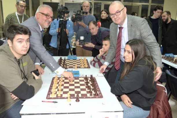 U BEOGRADU ODRŽANA AKCIJA ŠAHOM PROTIV KORUPCIJE! Predsednik ŠSB Andrija Jorgić poslao SNAŽNU poruku!