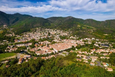 PRELEPO SELO IZ BAJKE KRIJE JEZIVU MRAČNU TAJNU:  Aleks je kidnapovan i držan ovde u KULTU!