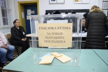 RIK: Apsurdni su navodi da se na biračkim mestima na Novom Beogradu i Starom gradu vrši pritisak na birače