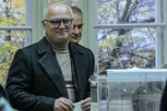GORAN VESIĆ JUTROS NASMEJAN ISPUNIO SVOJU GRAĐANSKU DUŽNOST! Ministar glasao prvi na svom biračkom mestu