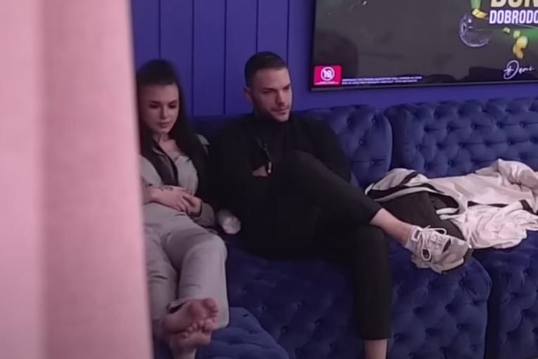 Anite bez čarapa, 1. deo