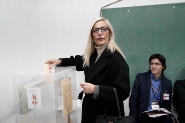 MINISTARSKA PRAVDE GLASALA NA VRAČARU! Maja Popović ispunila svoju građansku dužnost! (FOTO)