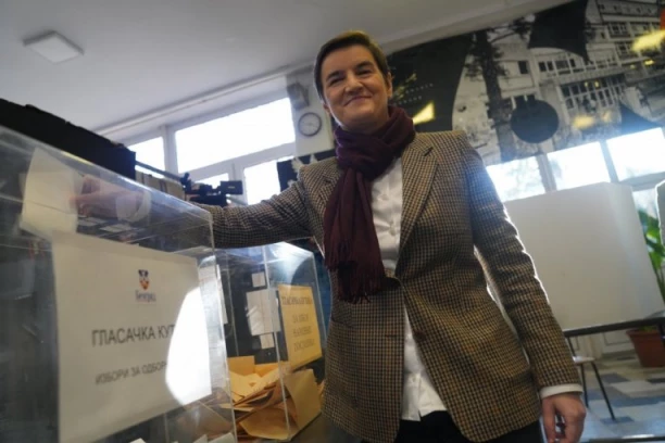 ANA BRNABIĆ DANAS RASPISUJE IZBORE! Na birališta izlaze građani Mionice i Negotina!