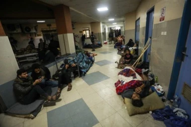 ŠOK! SZO O POTRESNIM PRIZORIMA IZ NAJVEĆE BOLNICE U GAZI: Nema lekova, kiseonika, ni sanitetskog materijala - ovo je ''MESTO KRVOPROLIĆA!'' (FOTO)