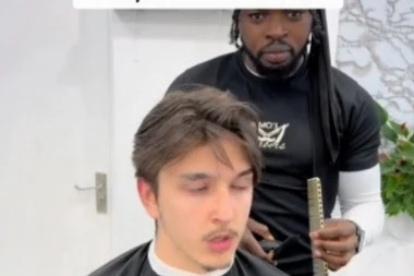 OTIŠAO KOD BERBERA, A ONDA JE NASTUPILA SCENA O KOJOJ SVI PRIČAJU: Ono što je ovaj mladić uradio usred salona ostavilo je radnika u neverici (VIDEO)