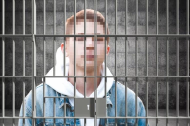 STRAVA I UŽAS: UHAPŠEN MALOLETNI SERIJSKI UBICA IZ BEČA! Dvoje beskućnika svirepo ubio, jednoj osobi naneo teške telesne povrede: Ono što je ispričao advokatu LEDI KRV U ŽILAMA