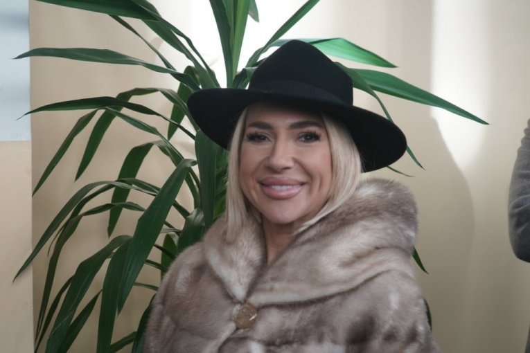 Jovana Jeremić na glasanju, 1. deo