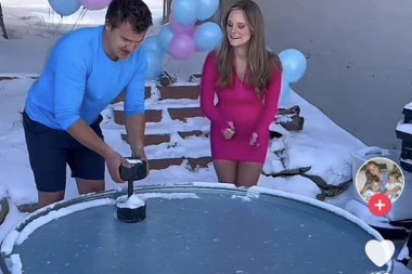 SMELOST OVE TRUDNICE OSTAVIĆE VAS U ŠOKU: U mini - haljini izašla je napolje, pa u zaleđenom bazenu uradila OVO - pokrijte oči! (FOTO/VIDEO)