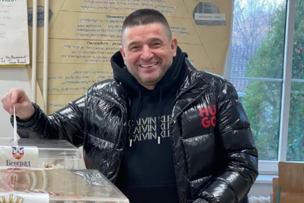 BAJA MALI KNINDŽA SE POJAVIO NA GLASANJU: Pevač ispunio građansku dužnost!