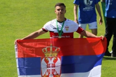 OTAC MU ZAPLAKAO, ON PRESREĆAN: Srbin nakon DEBIJA iz snova u dresu Milana! (VIDEO)