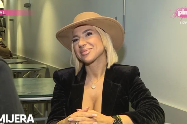 EVO ŠTA SE NALAZI U TELEFONU DEČKA JOVANE JEREMIĆ: Voditeljka ostala u ŠOKU kada je videla OVO!