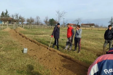ZAVRNULI RUKAVE I PRIONULI NA POSAO: Decembarsko umivanje stadiona - infrastrukturni radovi uveliko traju! (FOTO, VIDEO)