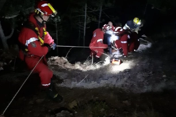 DRAMA KOD SJENICE: Dva Rusa upala kolima u blato zbog greške navigacije, spasavanje trajalo više od četiri sata!
