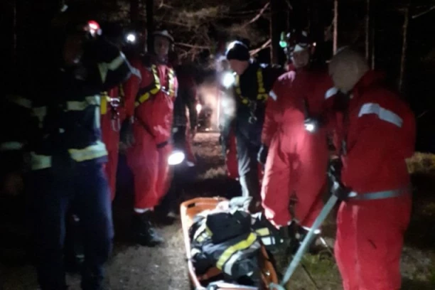 OVI SU HEROJI SRBIJE! Pogledajte kako su spasioci izvukli devojku iz provalije na Divčibarama (FOTO)