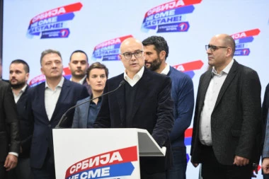 VUČEVIĆ:  Naša lista ima APSOLUTNU NEOSPORNU većinu i u republici, i u pokrajini!