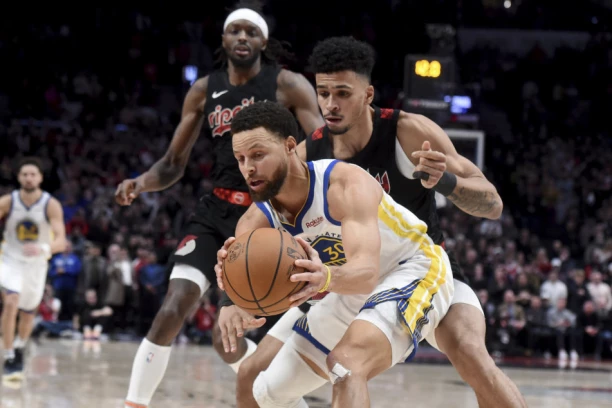 KARI PREKINUO NESTVARAN NIZ: Bobi sa klupe ispratio Lilardov šou!