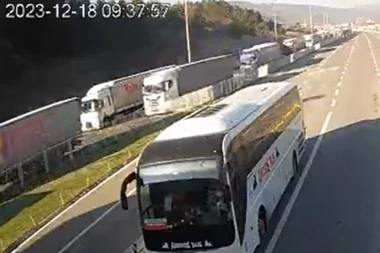 NA NAPLATNOJ STANICI DIMITROVGRAD OBUSTAVA SAOBRAĆAJA ZA TERETNJAKE: Na samom graničnom prelazu Gradina kilometarske kolone