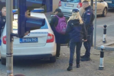 SERIJSKOG SILOVATELJA SMESTILI U POLICIJSKO VOZILO, ALI ŠTA DALJE? Igor Milošević maskiran šetkao u blizini škole, sa sve roze rancem - seje strah na beogradskim ulicama!