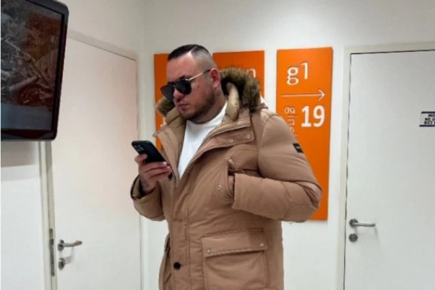 BAHATI CAR moli ljude da ga zaprate, pa ih posle VREĐA: Javne bljuvotine isplivale na videlo, OVO NI PAS S MASLOM NE BI PROGUTAO (FOTO)