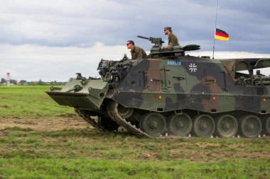 ČAČKAJU MEČKU: ŠTA ĆE NA OVO REĆI MOSKVA?! Nemačka prvi put šalje trupe van granica: U ovu zemlju trajno raspoređuju 4.800 vojnika! (FOTO)