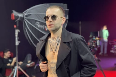 PEVAČ MAGLA BENDA VIŠE NE IZGLEDA ISTO: Vlada se podvrgao plastičnoj hirurgiji, među muškarcima na estradi je prava pomama za OVOM METODOM (FOTO)