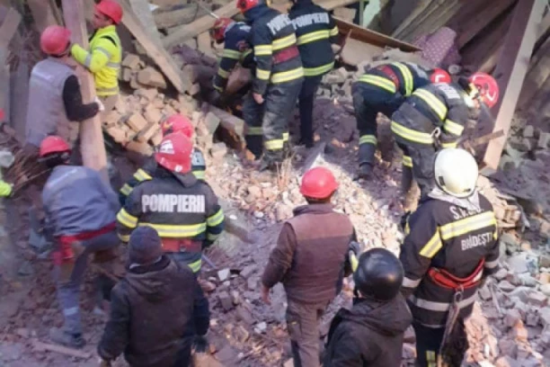 NASTRADAO UČENIK TOKOM URUŠENJA ŠKOLE U RUMUNIJI! Spasioci pronašli Davida (17) zatrpanog u ruševinama: Dali sve od sebe da ga spasu, nije mu bilo pomoći! (FOTO/VIDEO)