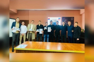 DODATNI MOTIV ZA DALJI RAD: U redovima Morave slavljenička atmosfera - tri nagrade su stigle u klub!