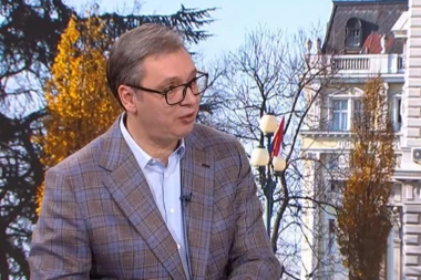 PREDSEDNIK VUČIĆ SE OBRATIO NACIJI DAN POSLE IZBORA: Nastavićemo da podižemo Srbiju, građani su pokazali da žele sigurnost i STABILNOST!