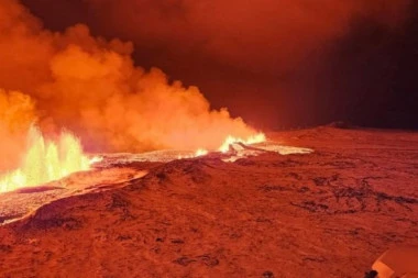 ČUDO NA ISLANDU: Vulkan proradio, izbacuje lavu a NAROD SE VESELI! Evo zašto su svi u ovoj katastrofi SREĆNI