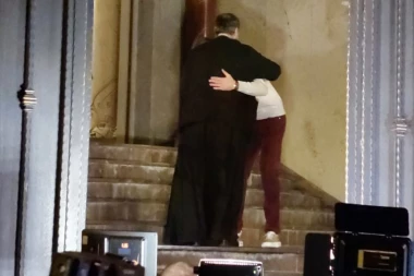 CECIN POSEBAN GOST STIGAO NA SLAVU: Veljko Ražnatović dočekao vladiku Stefana! (VIDEO)