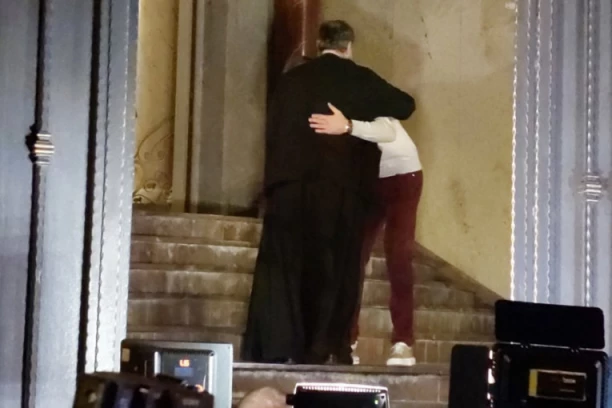 CECIN POSEBAN GOST STIGAO NA SLAVU: Veljko Ražnatović dočekao vladiku Stefana! (VIDEO)