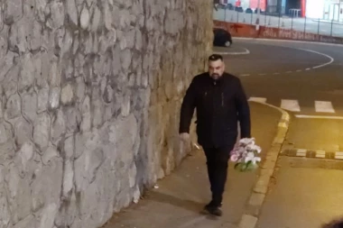NEBOJŠA BOJOVIĆ PRVI PUT U JAVNOSTI NAKON SMRTI MAJKE: Biznismen stigao kod Cece na slavu! (VIDEO)