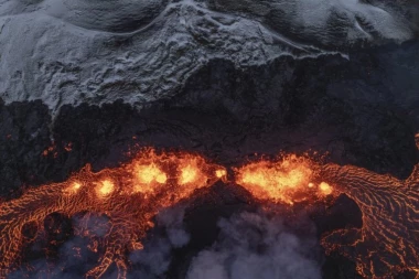 ZLO NIKAD NE SPAVA! Ponovo proradio vulkan na Islandu, iz njega KULJA lava, ljudi izbezumljeni!